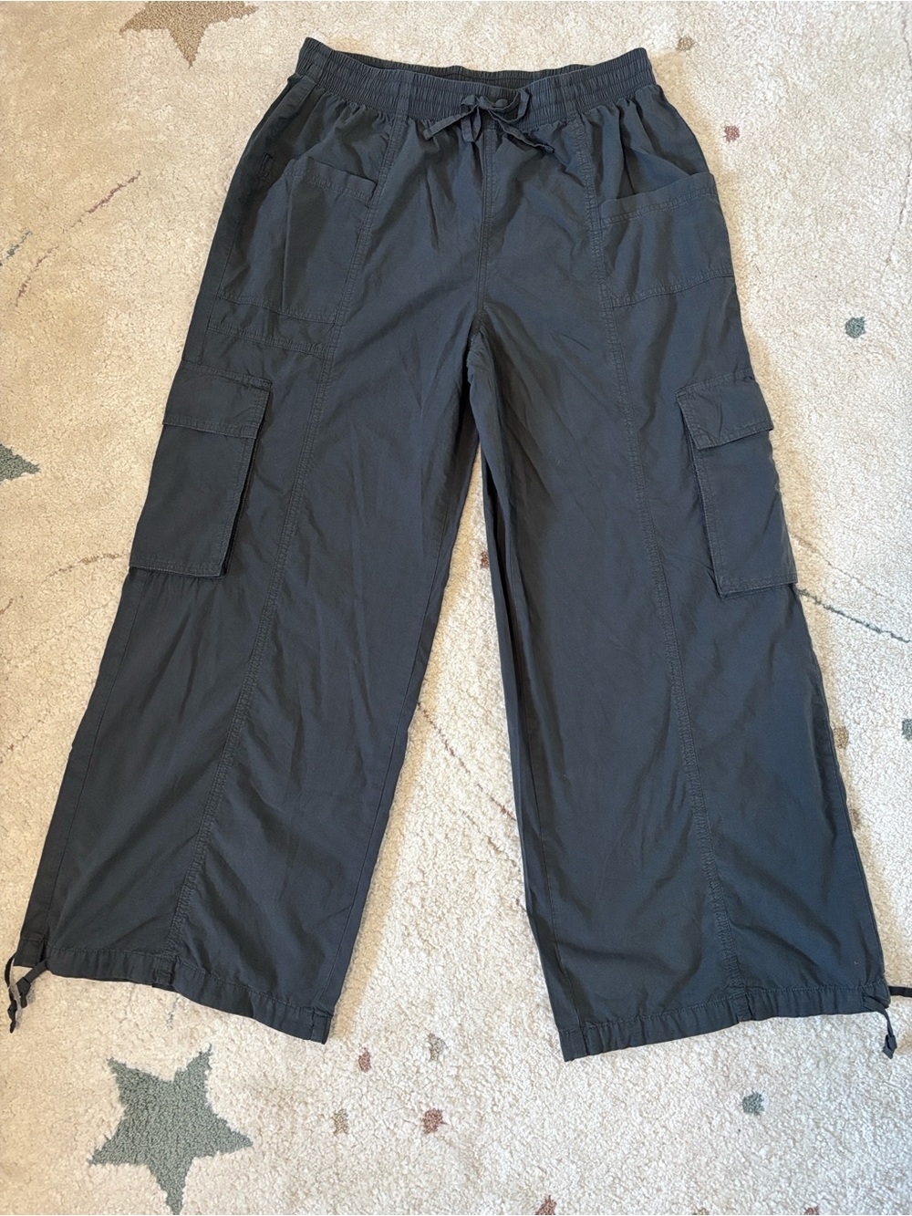 NWT Aerie Charcoal Gray Wide Leg Cargo Pants Drawstring Cinch Hem Size Large - Picture 3 of 6